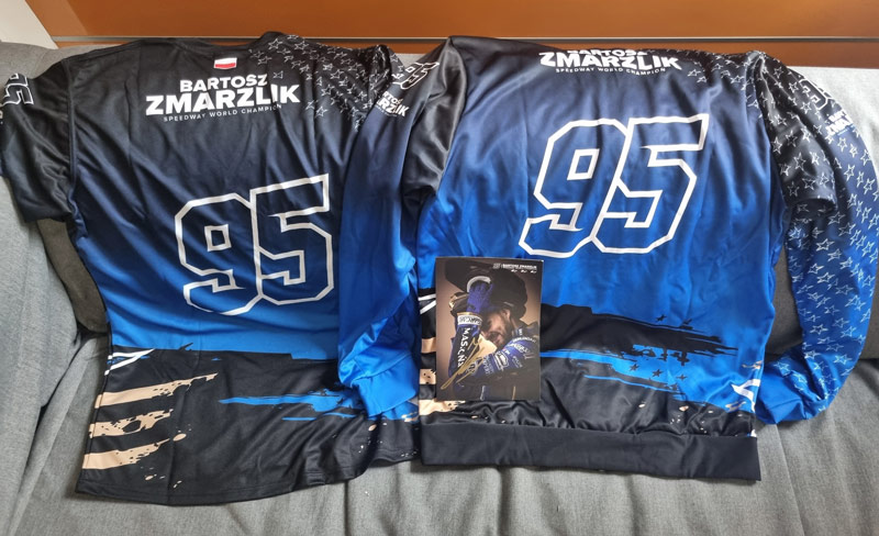 Oryginalne rękawice Mike'a Tysona z jego autografem oraz zdjęciem jak je podpisuje<br />
Darczyńca: Huvepharma